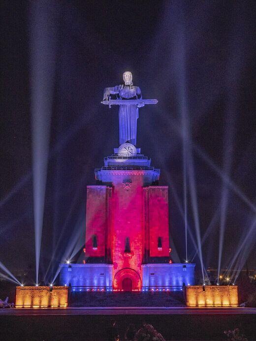 Парк Победы и монумент Мать Армения