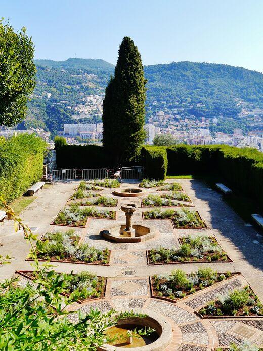 Сад монастыря Симье