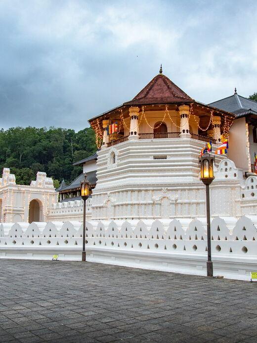 Храм Зуба Будды