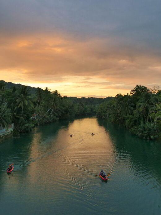 Круиз по реке Лобок