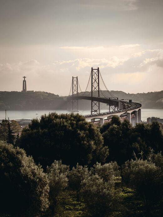 Мост 25 апреля