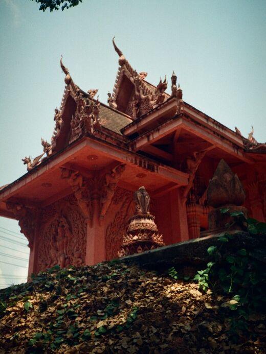 Красный храм (Ват Ратчатаммарам)